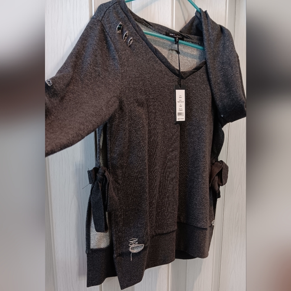 Romeo & Juliet Distressed Sweatshirt NWT Small Gray V Neck Raw Hem Tie Sleeve - Picture 2 of 9